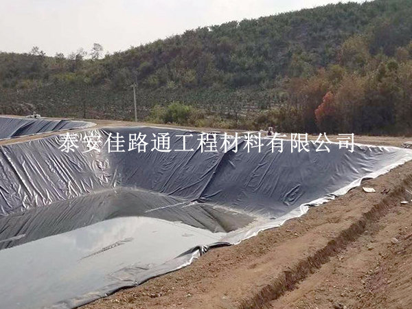 養(yǎng)殖防滲膜直角撕裂強度的奧秘：科技守護養(yǎng)殖安全的隱形力量