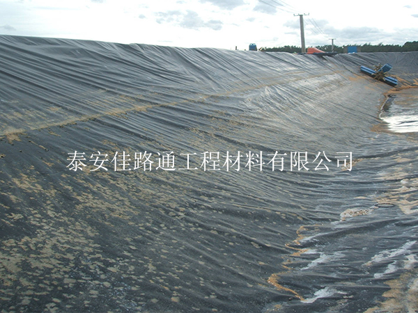 水產(chǎn)養(yǎng)殖防滲膜應(yīng)對四季的施工措施 水產(chǎn)養(yǎng)殖防滲膜應(yīng)對四季的施工措施