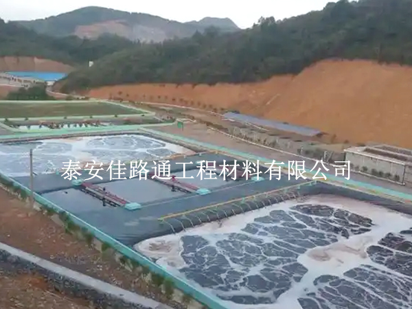 解決養(yǎng)殖防滲膜局部破損的創(chuàng)新方式方法