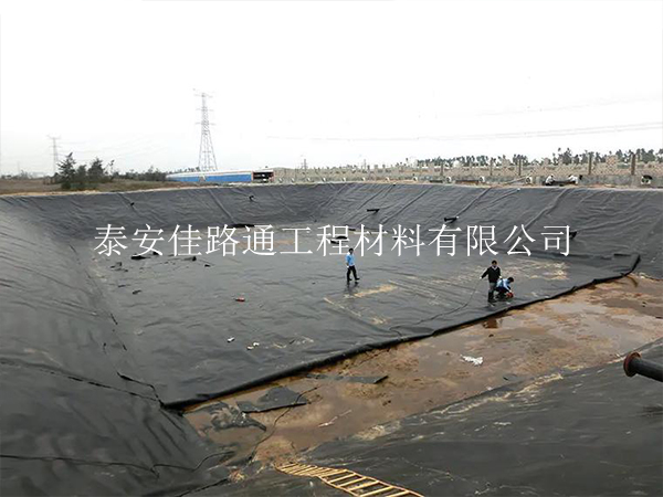 水產(chǎn)養(yǎng)殖防滲膜冬季維護技巧:守護水下的溫暖家園 水產(chǎn)養(yǎng)殖防滲膜冬季維護技巧:守護水下的溫暖家園