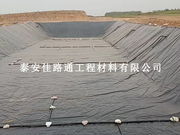 沼氣池防滲膜因環(huán)境破損？這樣應(yīng)對(duì)更有效