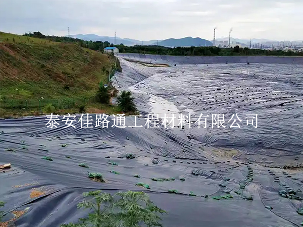 藕池防滲膜要新舊結(jié)合？這些方法能防漏