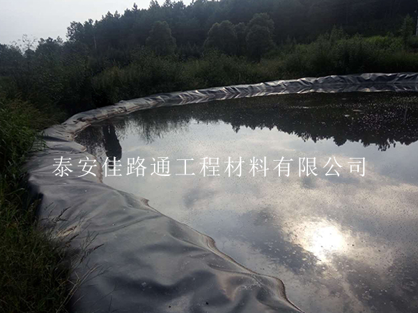 低溫來襲，魚塘防滲膜咋防裂？這些技巧很實(shí)用